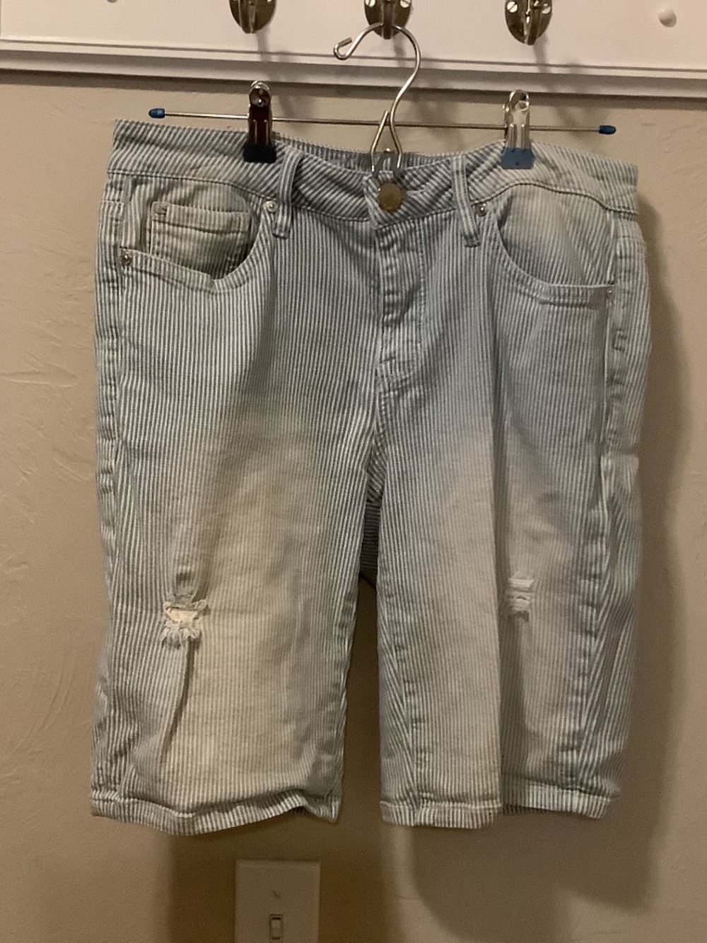 Seven7 women’s weekend Bermuda shorts size 6